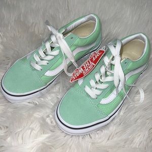 NWT! Kids Vans Old Skool sz 2